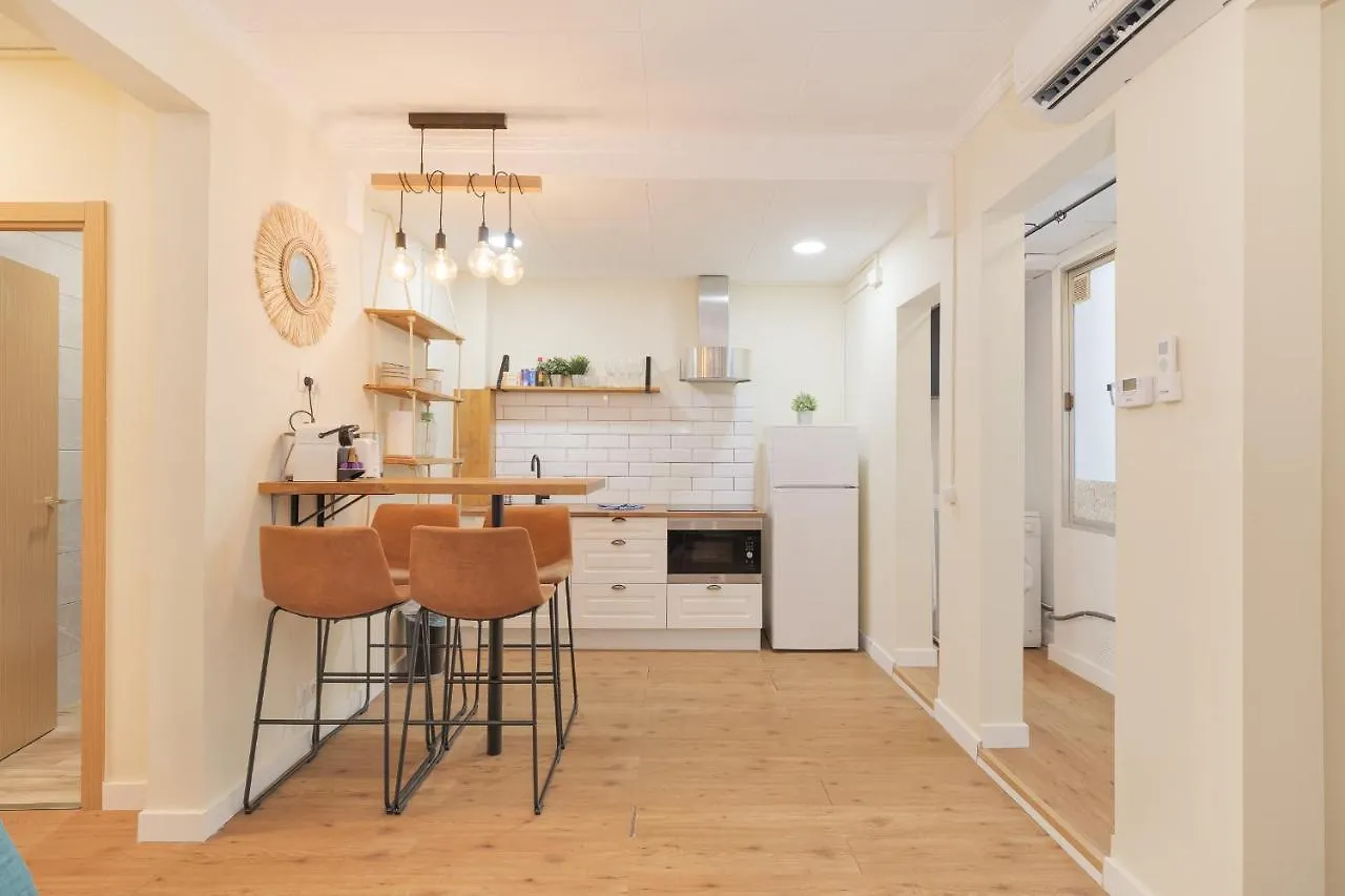 Cool&Colorful Centric Apartment Barselona İspanya